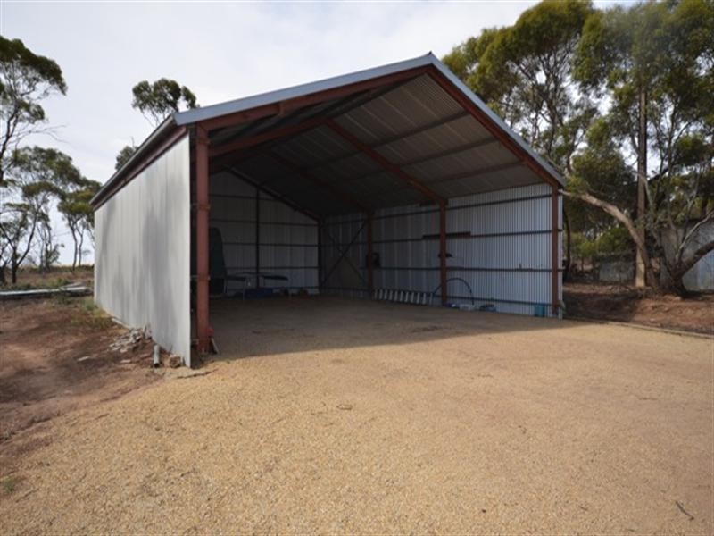 “Pinery Hut” Bumbunga via, Lochiel SA 5510