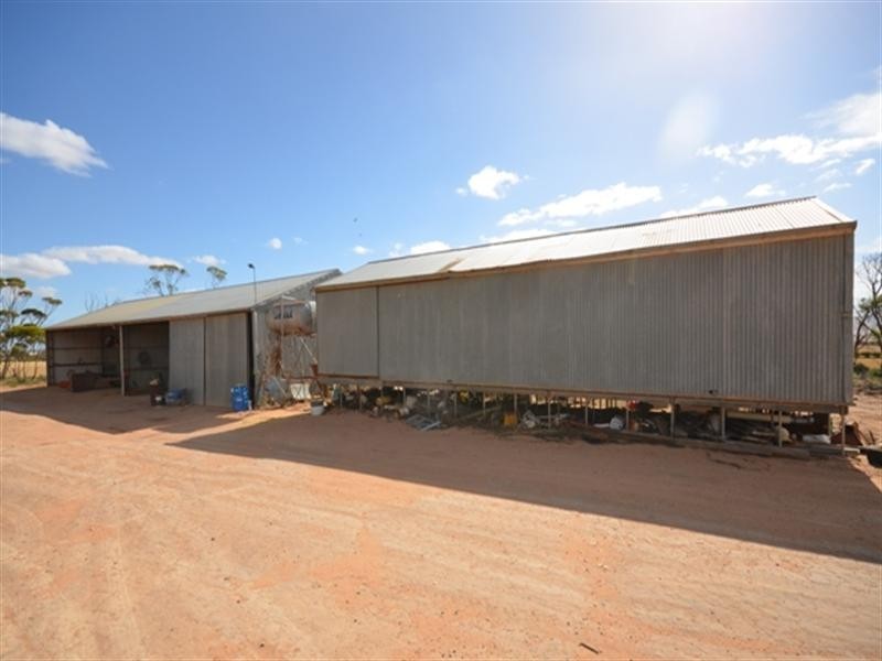 “Pinery Hut” Bumbunga via, Lochiel SA 5510