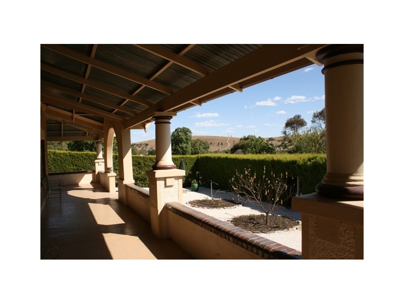 2 The Crescent, Burra SA 5417