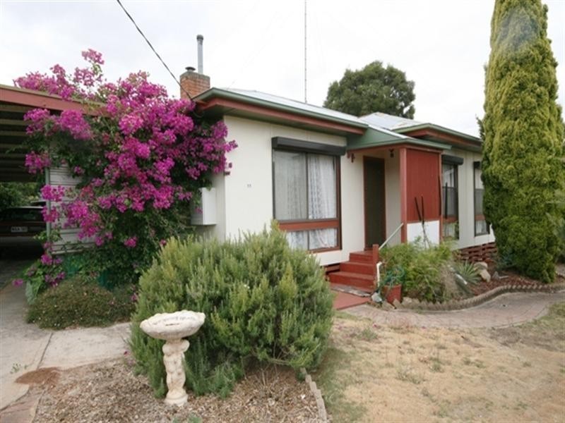 11 Kelly Street, Clare SA 5453