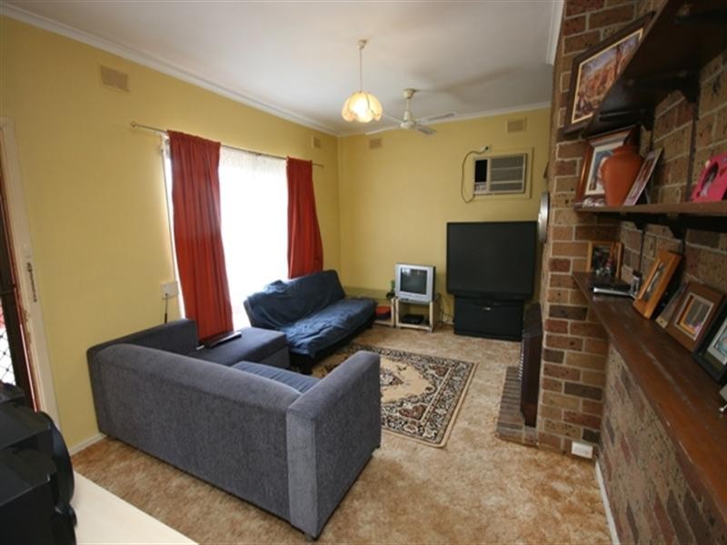 11 Kelly Street, Clare SA 5453