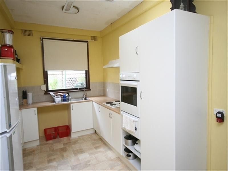 11 Kelly Street, Clare SA 5453