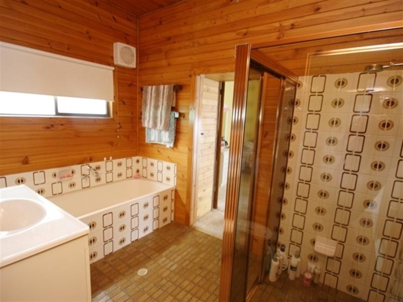 11 Kelly Street, Clare SA 5453