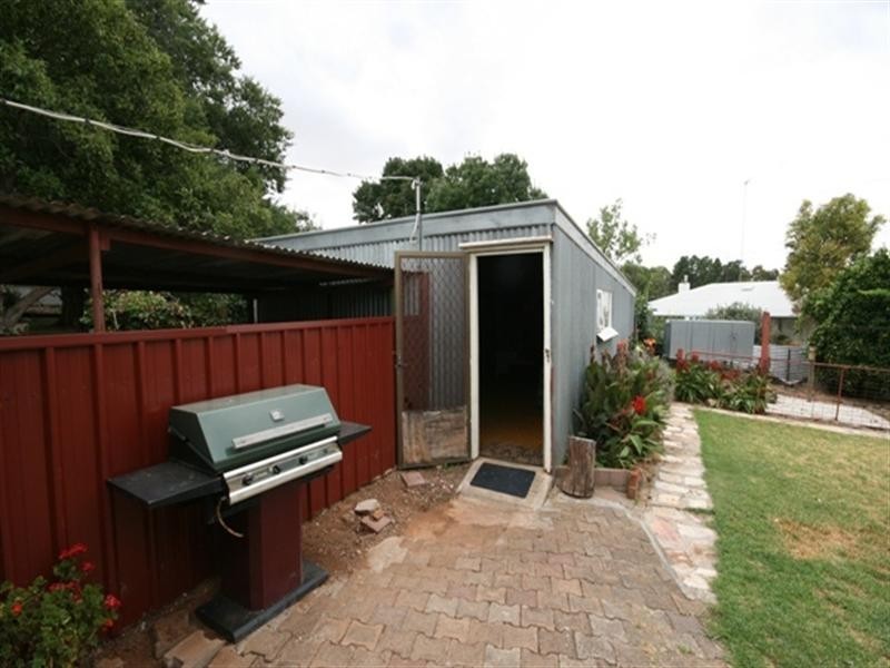 11 Kelly Street, Clare SA 5453