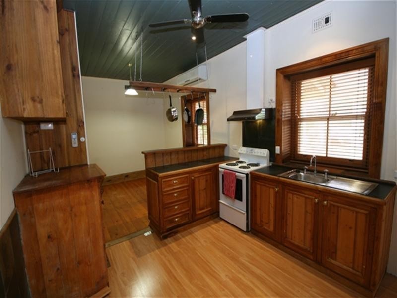 7 Helston Street, Burra SA 5417