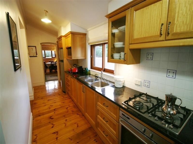 9 Harriett Street, Clare SA 5453