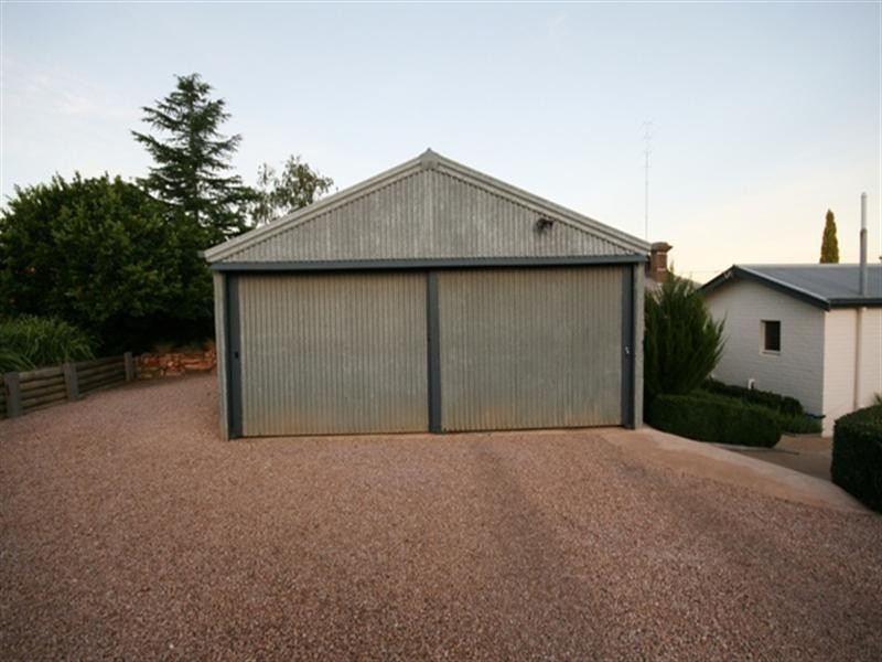 9 Harriett Street, Clare SA 5453