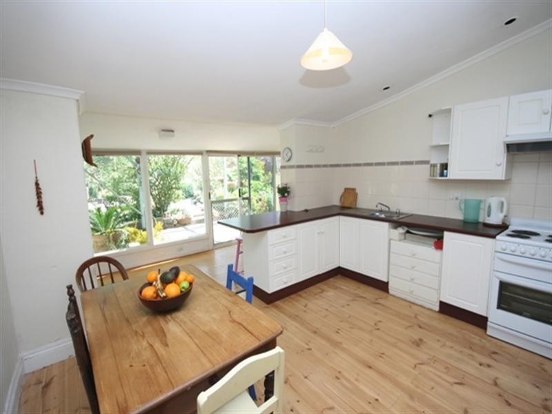 8 Young Street, Burra SA 5417