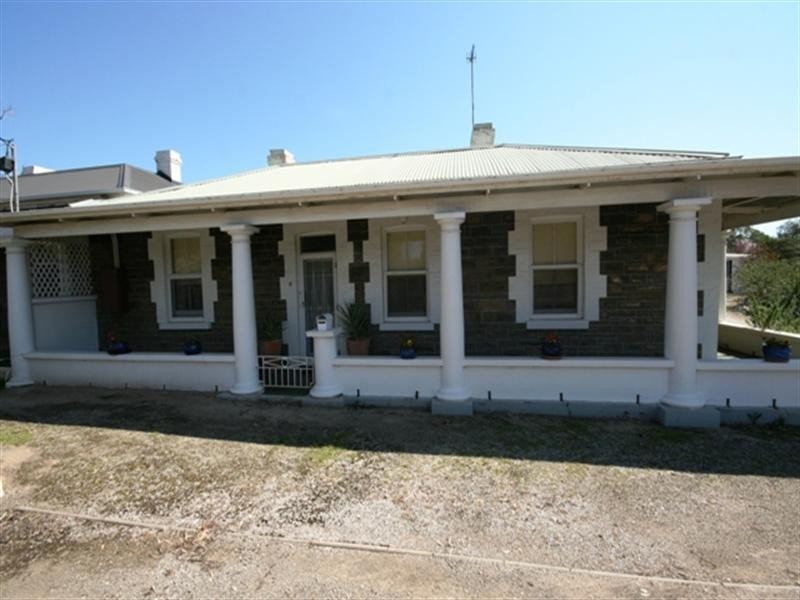 8 Young Street, Burra SA 5417