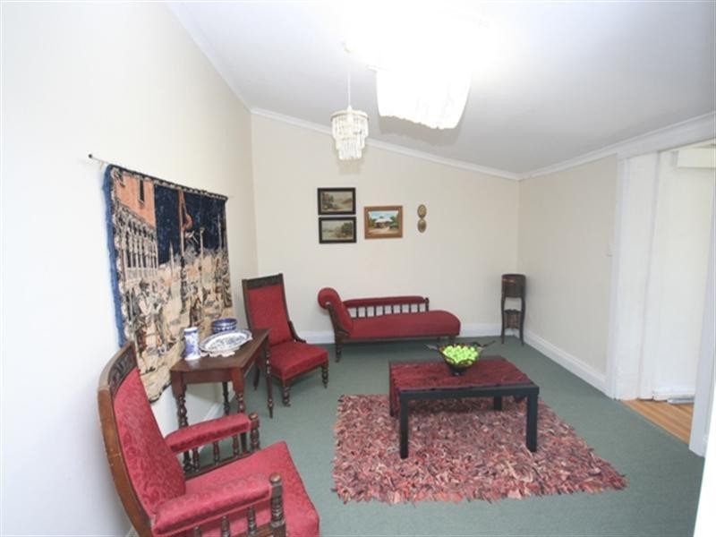 8 Young Street, Burra SA 5417