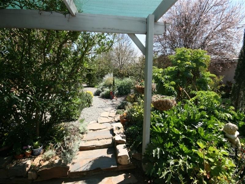 8 Young Street, Burra SA 5417