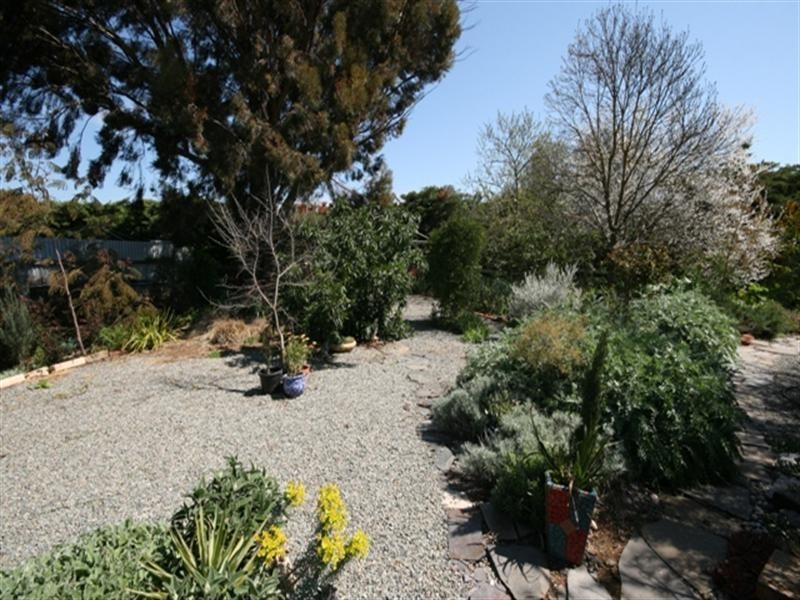 8 Young Street, Burra SA 5417