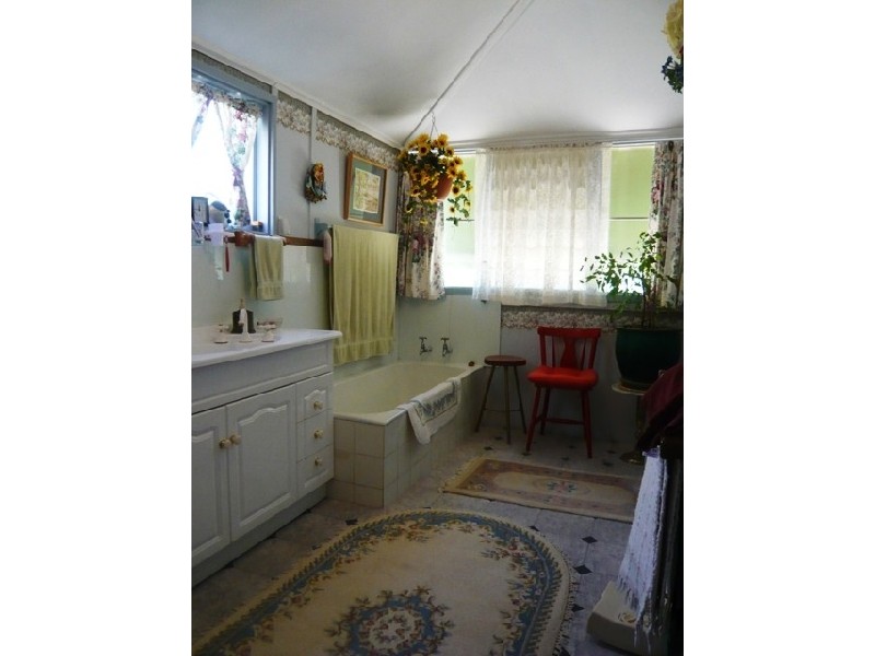 22 Thames Street, Burra SA 5417