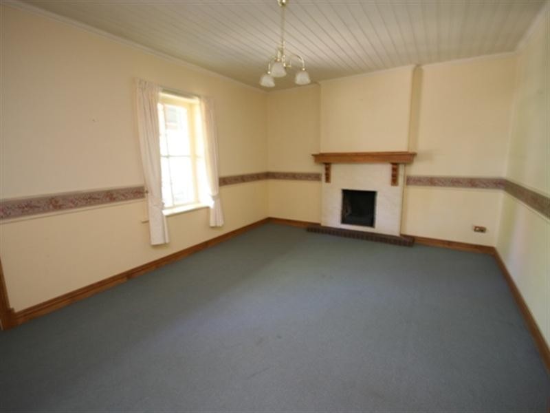 16 Smelts Road, Burra SA 5417