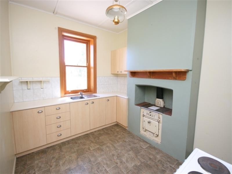 24 Ayers Street, Burra SA 5417