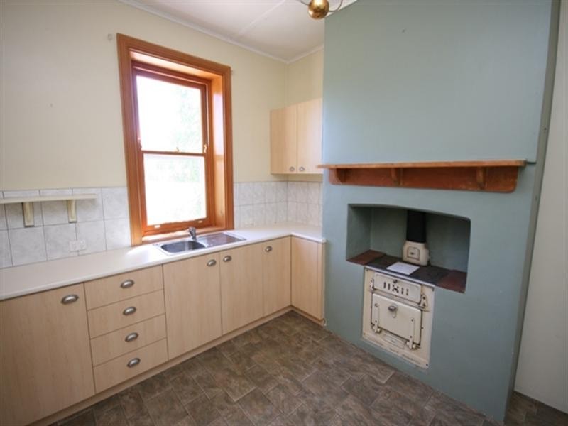 24 Ayers Street, Burra SA 5417