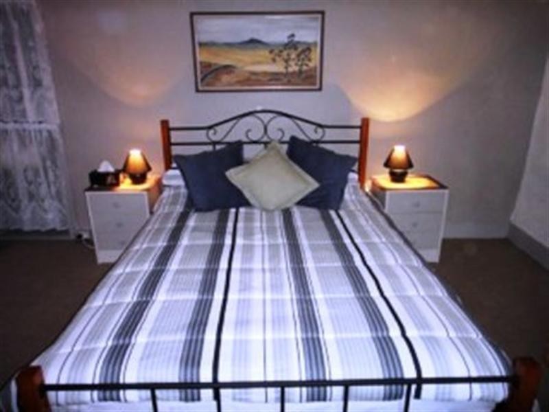 6 Helston Street, Burra SA 5417