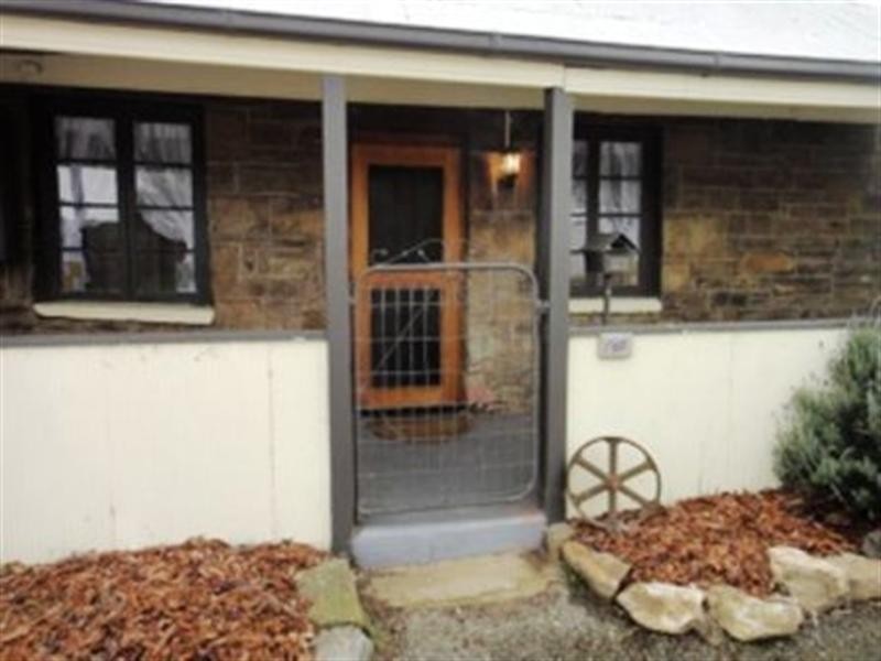 6 Helston Street, Burra SA 5417