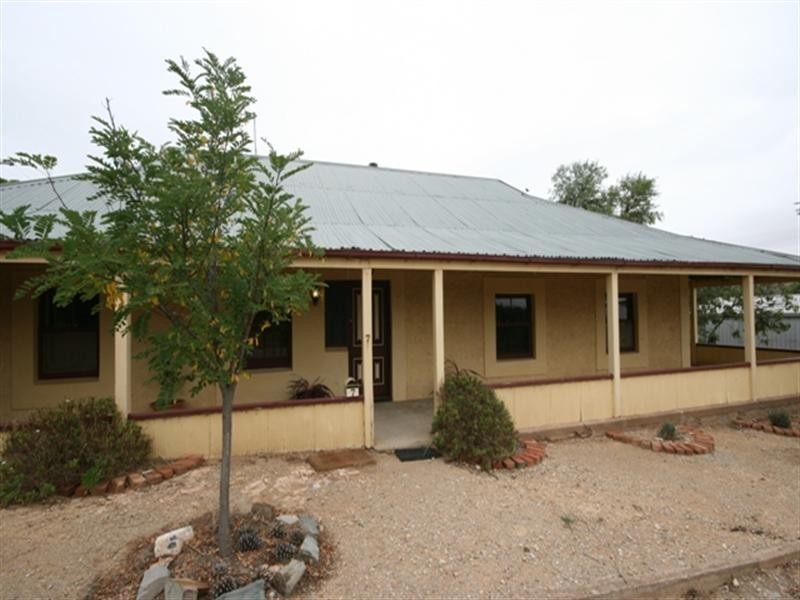 7 Helston Street, Burra SA 5417