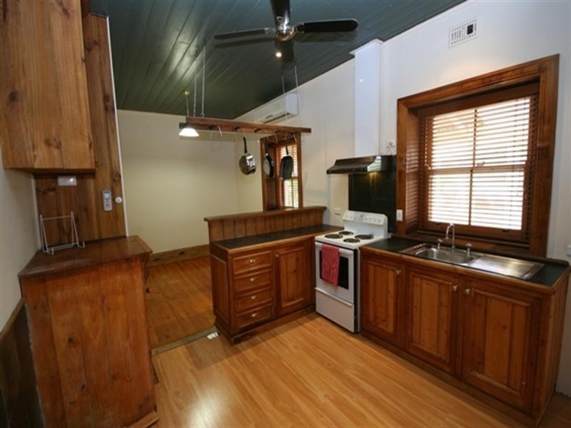 7 Helston Street, Burra SA 5417