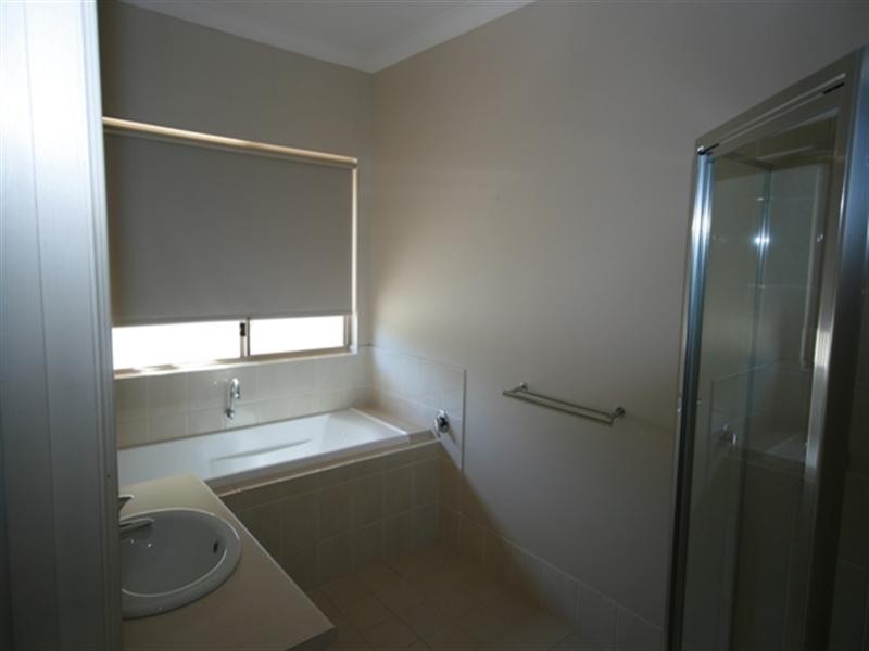 9 Rocky Glen Court, Clare SA 5453