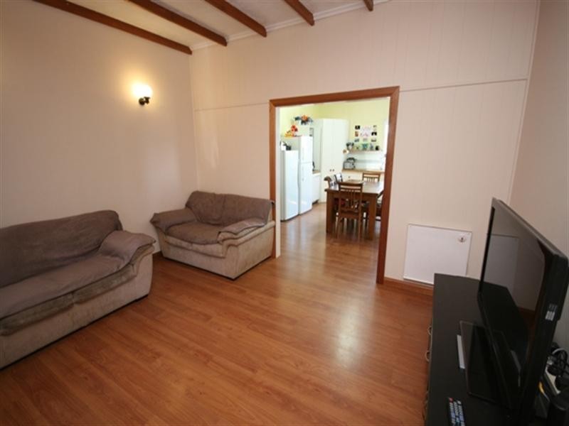 12 West Terrace, Clare SA 5453