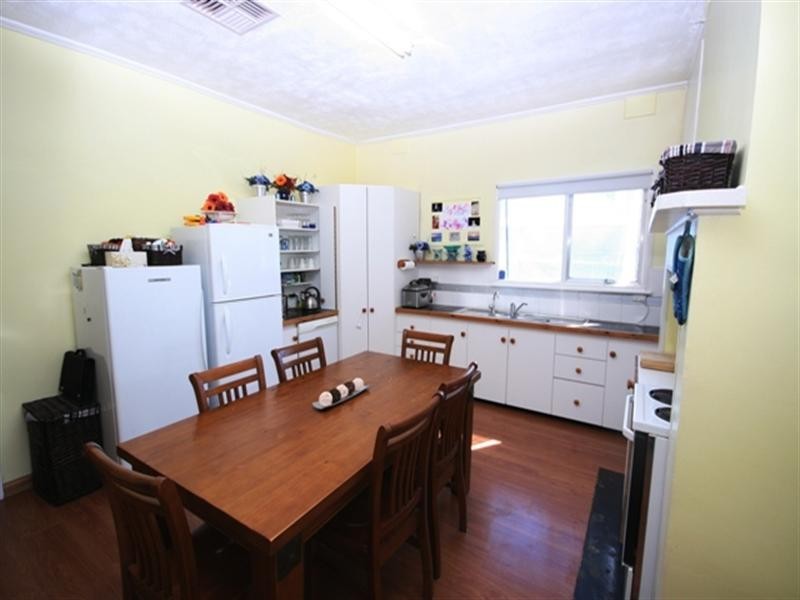 12 West Terrace, Clare SA 5453