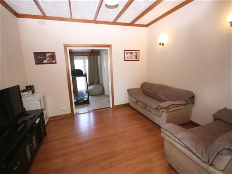 12 West Terrace, Clare SA 5453