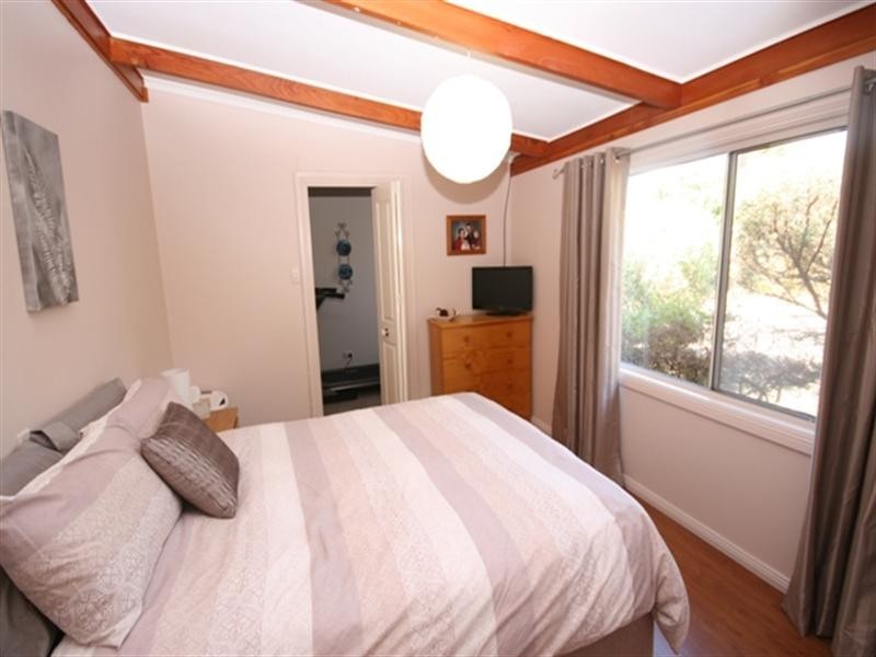 12 West Terrace, Clare SA 5453