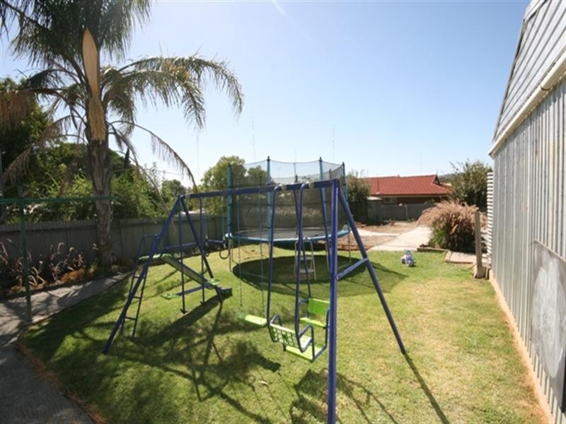 12 West Terrace, Clare SA 5453