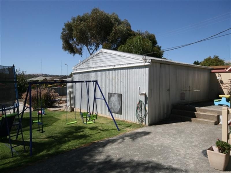 12 West Terrace, Clare SA 5453