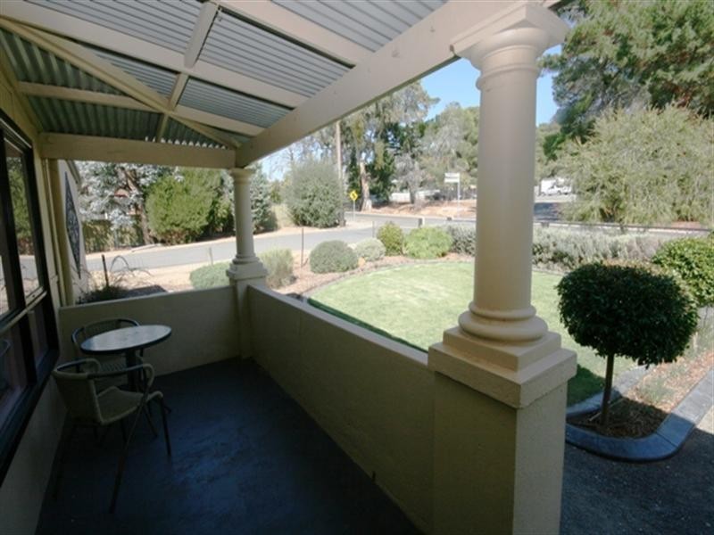 12 West Terrace, Clare SA 5453