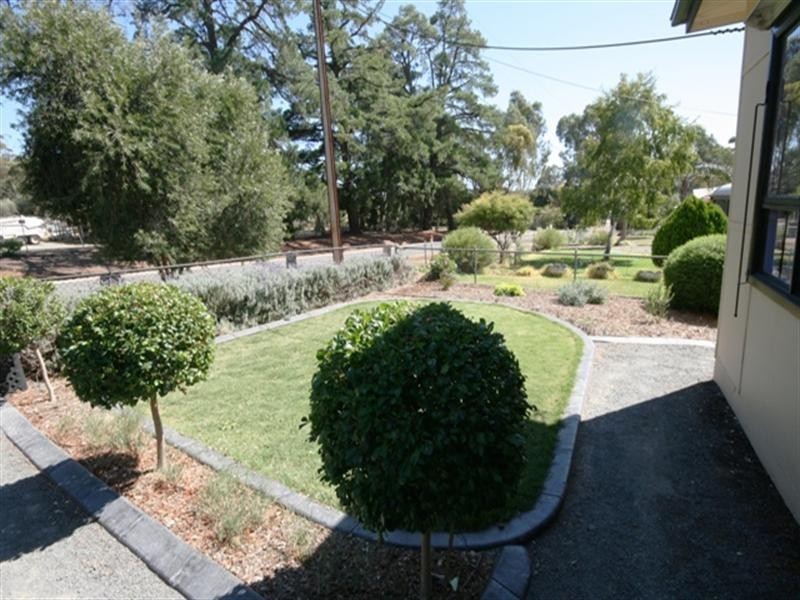 12 West Terrace, Clare SA 5453