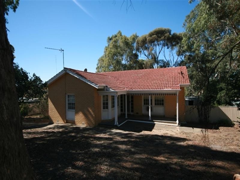 2 Pollock Crescent, Clare SA 5453