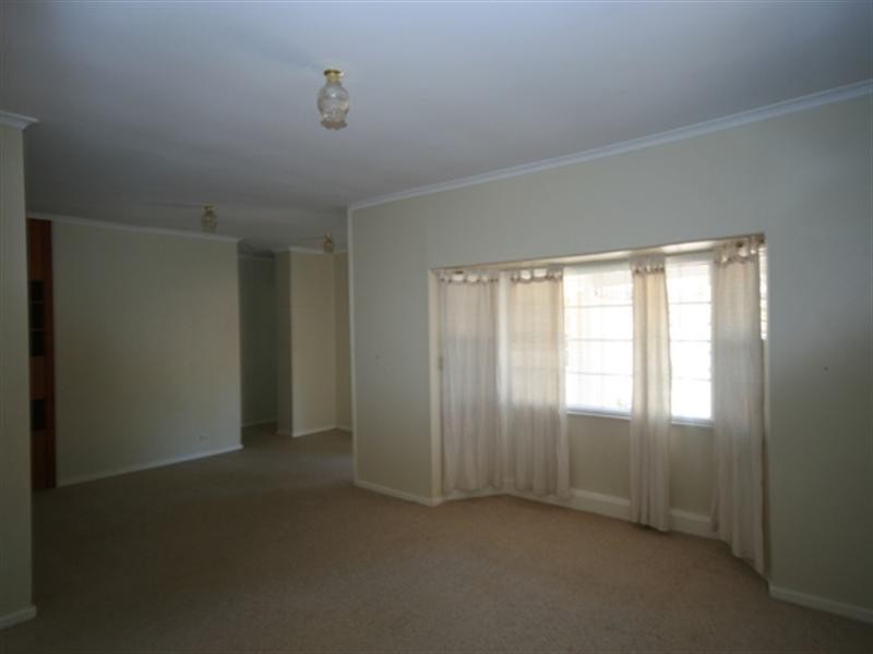 2 Pollock Crescent, Clare SA 5453