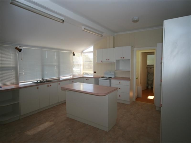 2 Pollock Crescent, Clare SA 5453