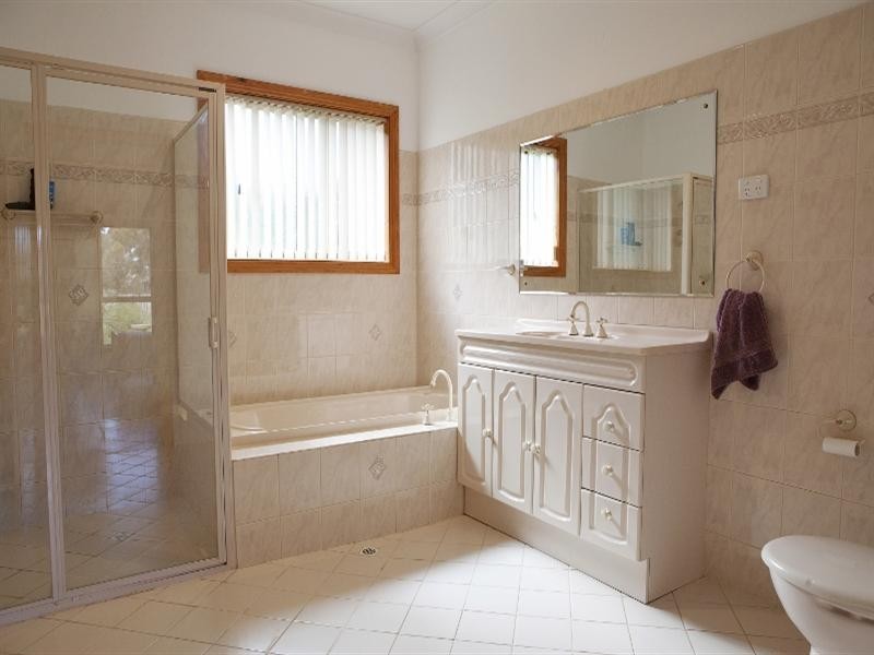 7 March Court, Clare SA 5453