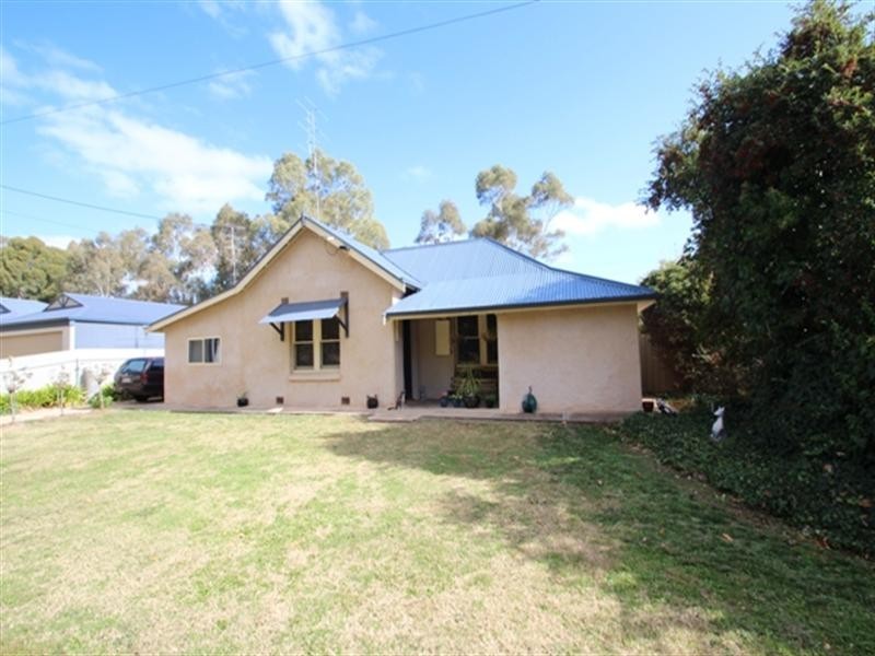 2 Warenda Road, Clare SA 5453