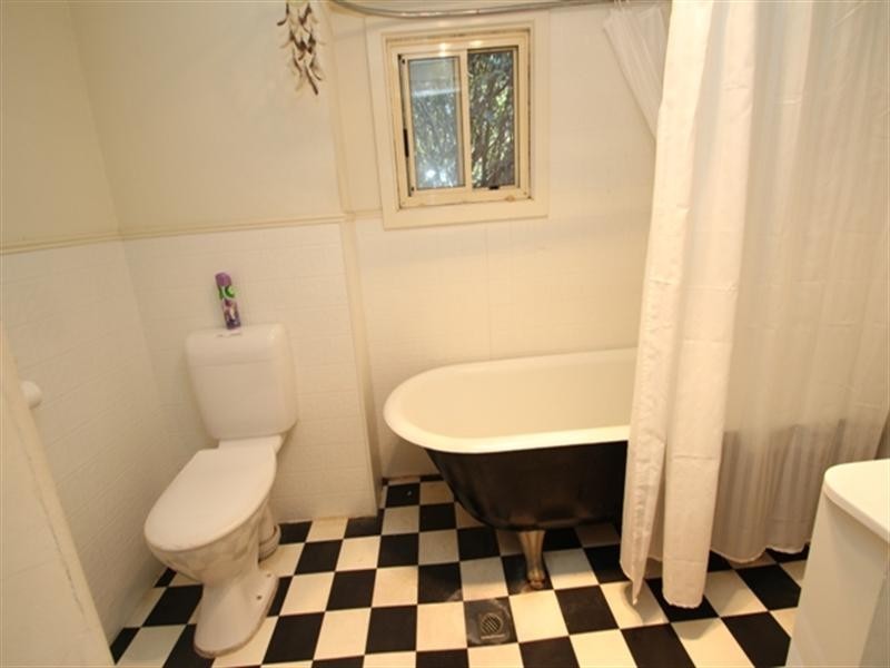 2 Warenda Road, Clare SA 5453