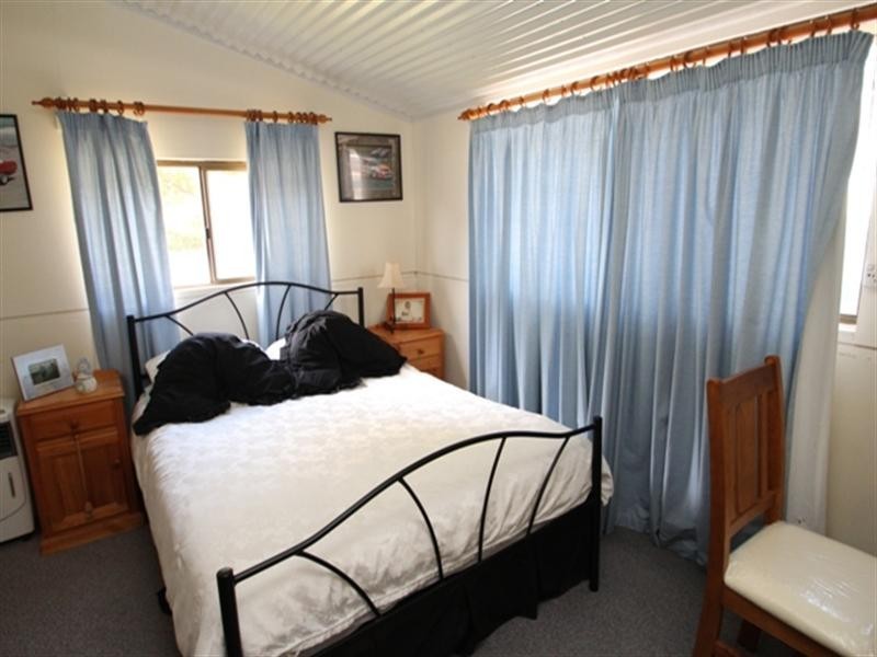 2 Warenda Road, Clare SA 5453