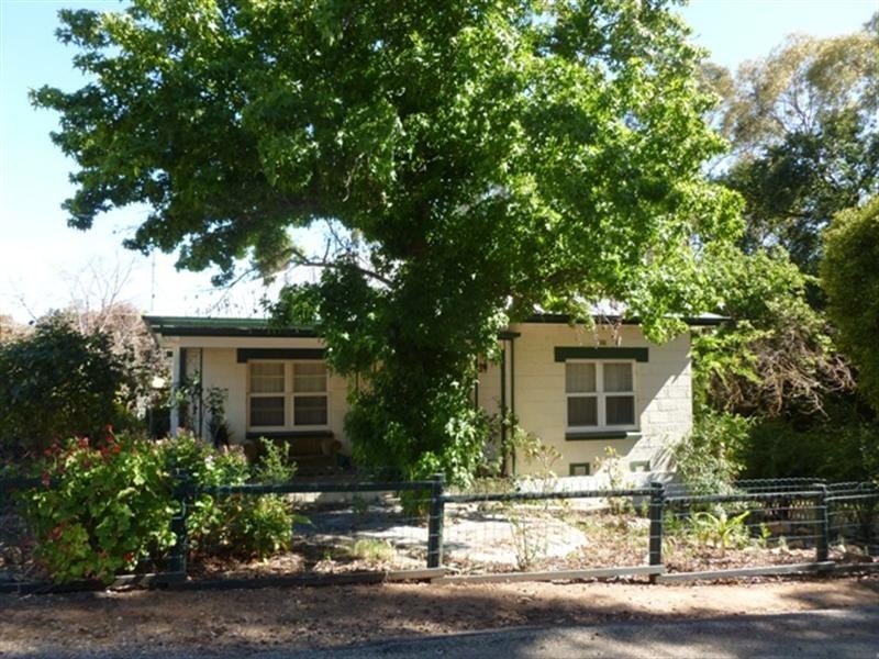 12 Powell Place, Clare SA 5453