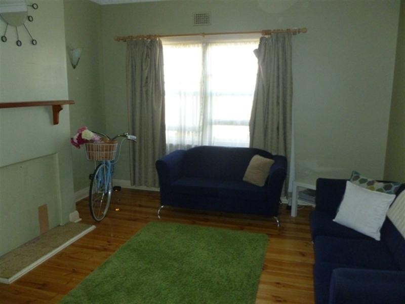 12 Powell Place, Clare SA 5453