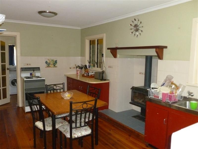 12 Powell Place, Clare SA 5453