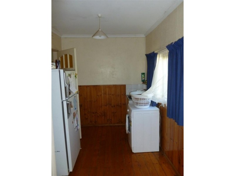 12 Powell Place, Clare SA 5453