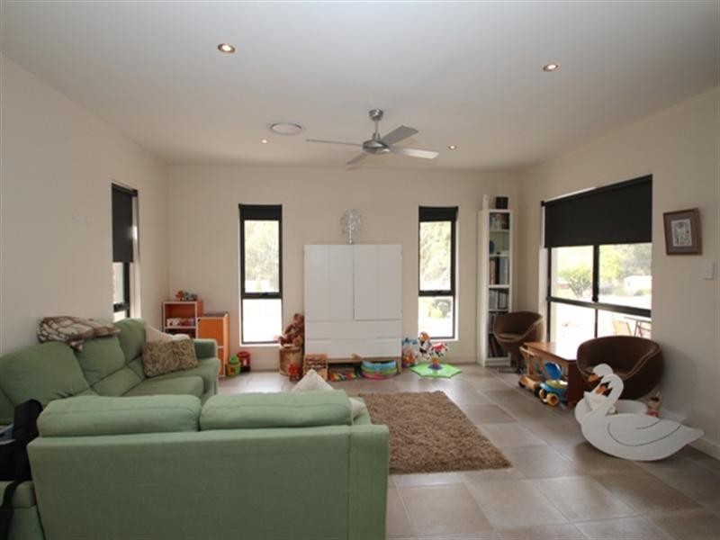 12 Edward Street, Clare SA 5453