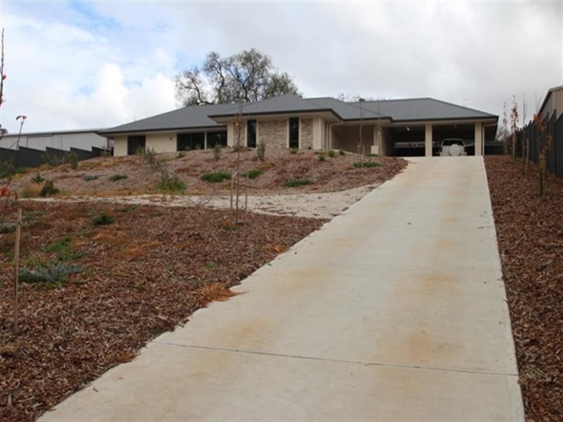 12 Edward Street, Clare SA 5453