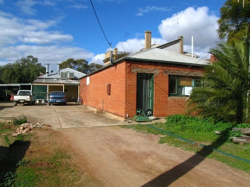 38-40 Gladstone Street “Happy Rock Cafe”, Gladstone SA 5473