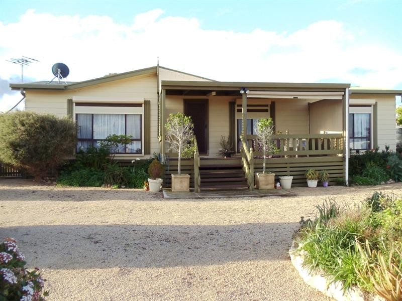 2 Douglas Court, Tiddy Widdy Beach SA 5571