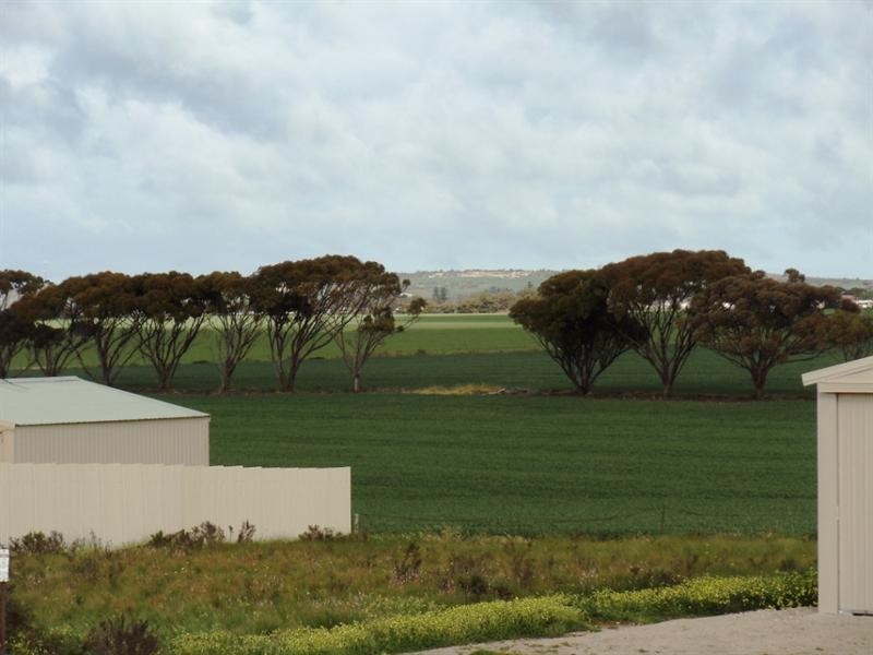 2 Douglas Court, Tiddy Widdy Beach SA 5571