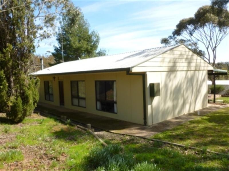 17 Henry Street, Clare SA 5453